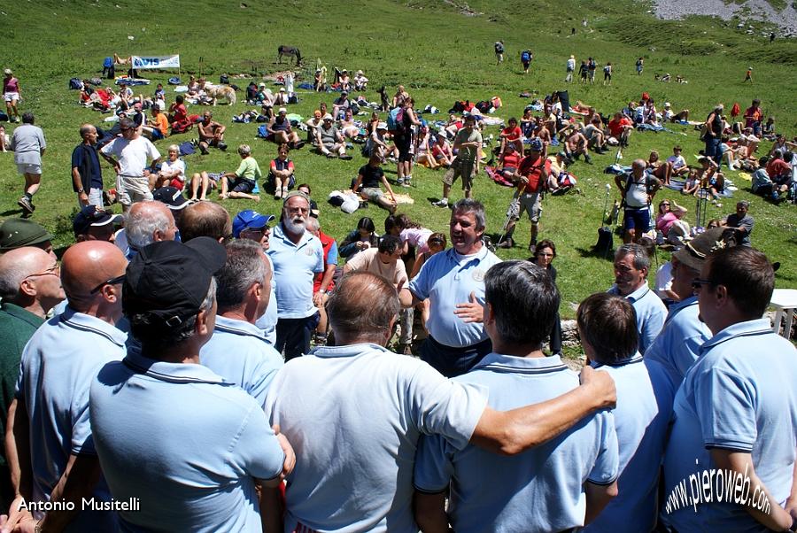 24 Poi si canta in compagnia.jpg